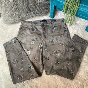 Bandolino Floral print Jean
